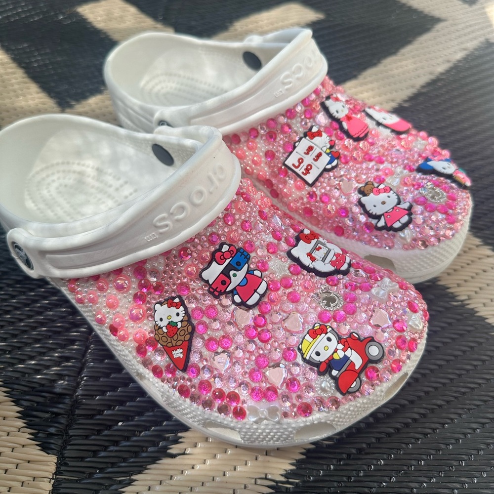 Hello Kitty Custom Crocs 💗💓💕